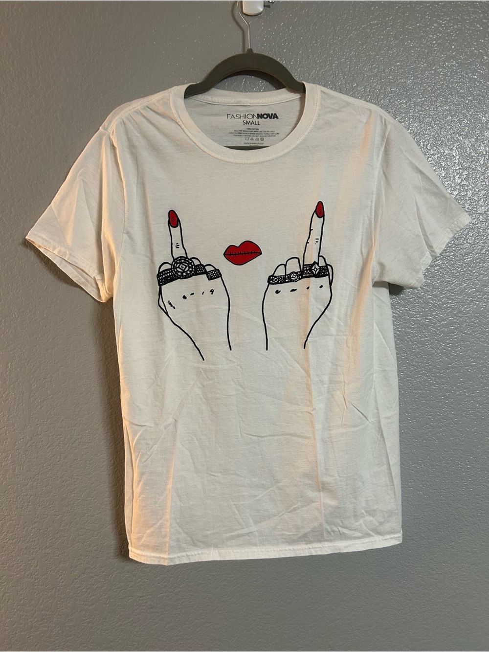 women's white black red lips graphic t shirt T-shirt size small